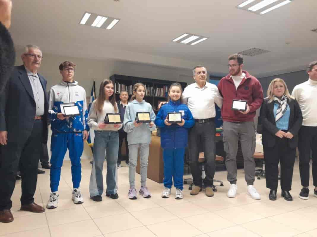 Ο Περιφερειάρχης Δημήτρης Κουρέτας βράβευσε Θεσσαλούς αθλητές για τις διακρίσεις τους σε ευρωπαϊκούς αγώνες