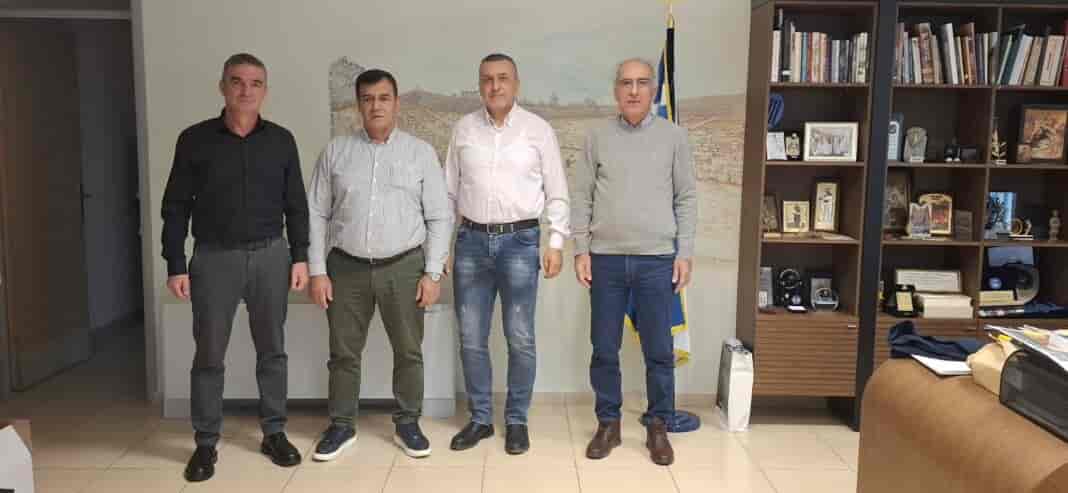 εικόνα_Viber_2025-12-23_13-19-50-671 Συνάντηση του Περιφερειάρχη Θεσσαλίας Δημήτρη Κουρέτα με τον κοινοτάρχη Βερδικούσιας Κ. Τσέτσιλα