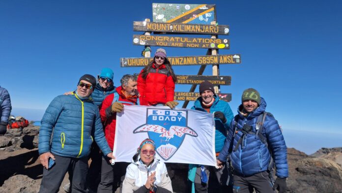 Ορειβάτες από το Βόλο κατέκτησαν την ψηλότερη κορυφή του Κιλιμάντζαρο