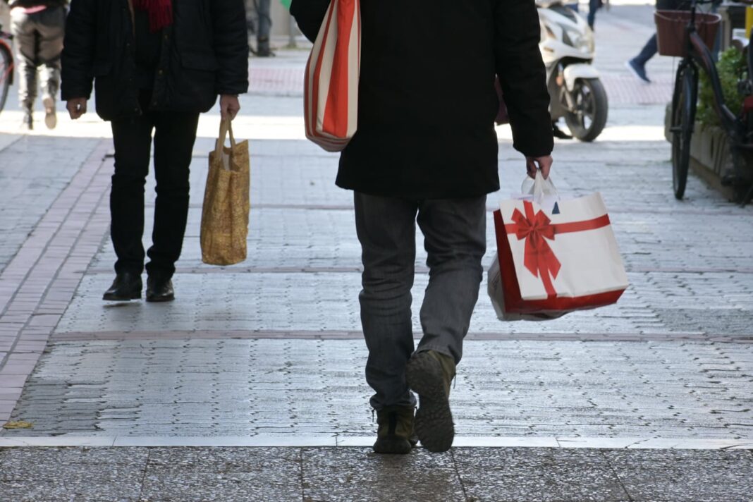 Οι χαμηλές επιδόσεις στις γιορτές δεν κατόρθωσαν να αναπληρώσουν τις απώλειες
