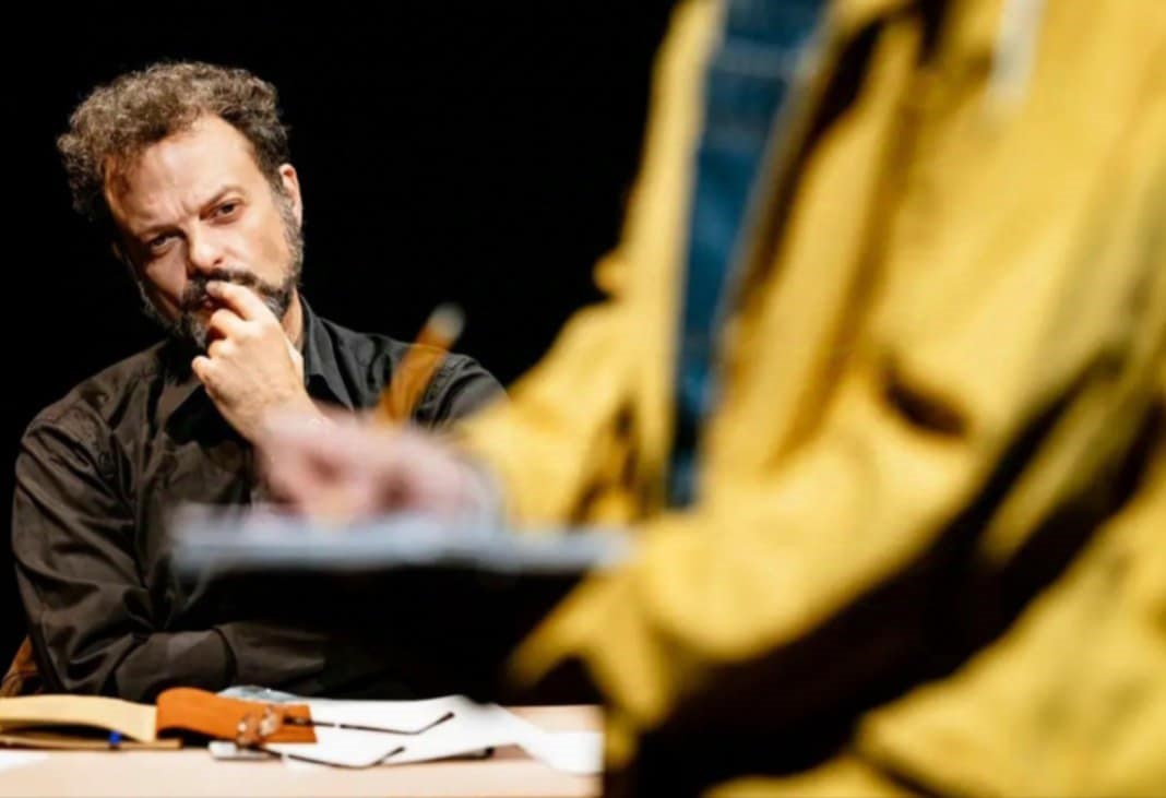 Ο Απόστολος Λύγδας παρουσιάζει στη Λάρισα το βιβλίο του «Με την Φωτιά στα Δάχτυλα»