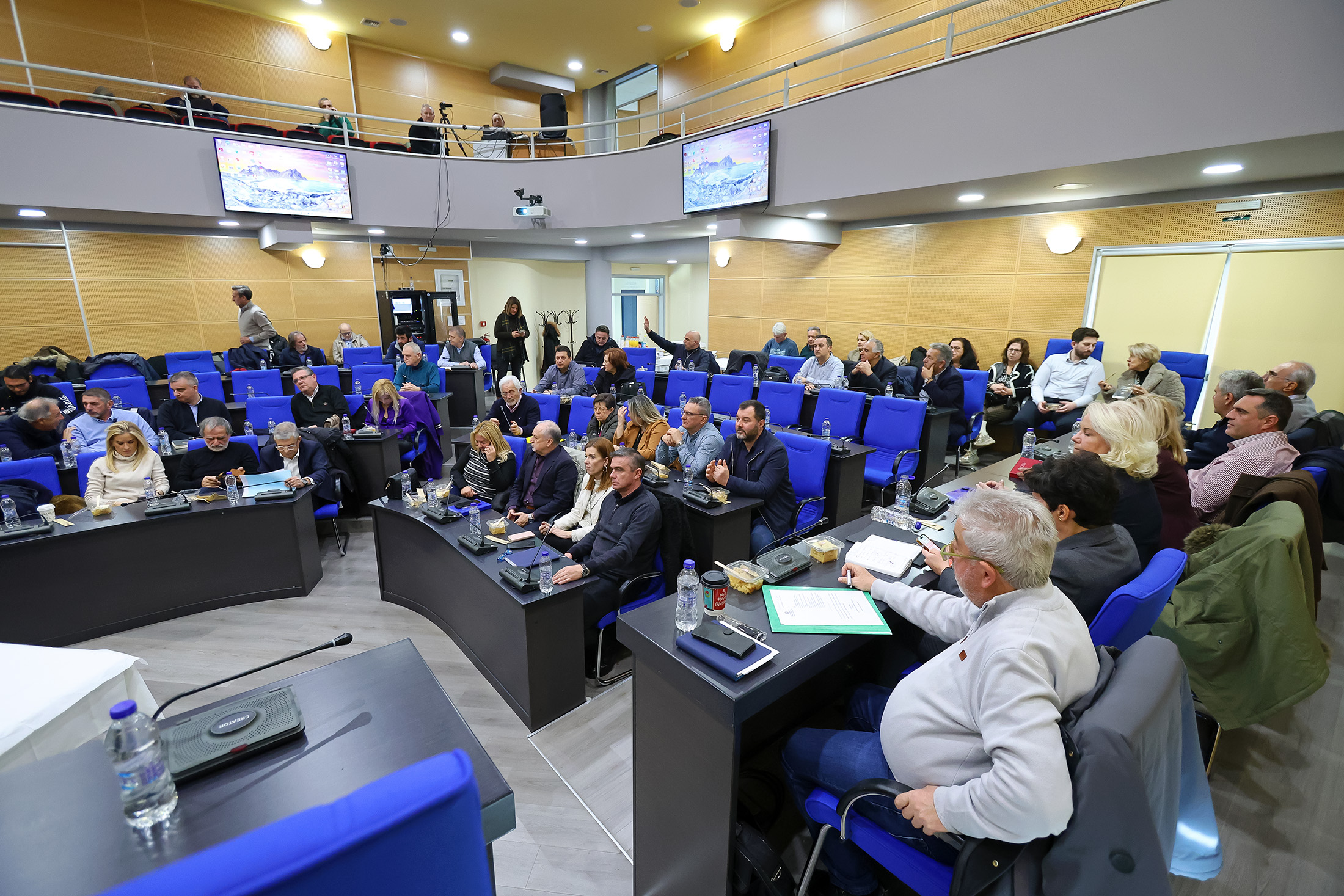 Το Περιφερειακό Συμβούλιο έκοψε την πρωτοχρονιάτικη πίτα του