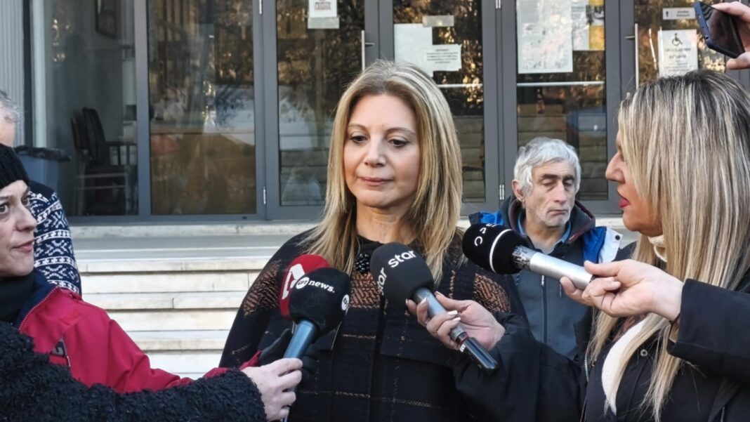 Καρυστιανού κατά Κωνσταντοπούλου στη δίκη για τα βίντεο των Τεμπών