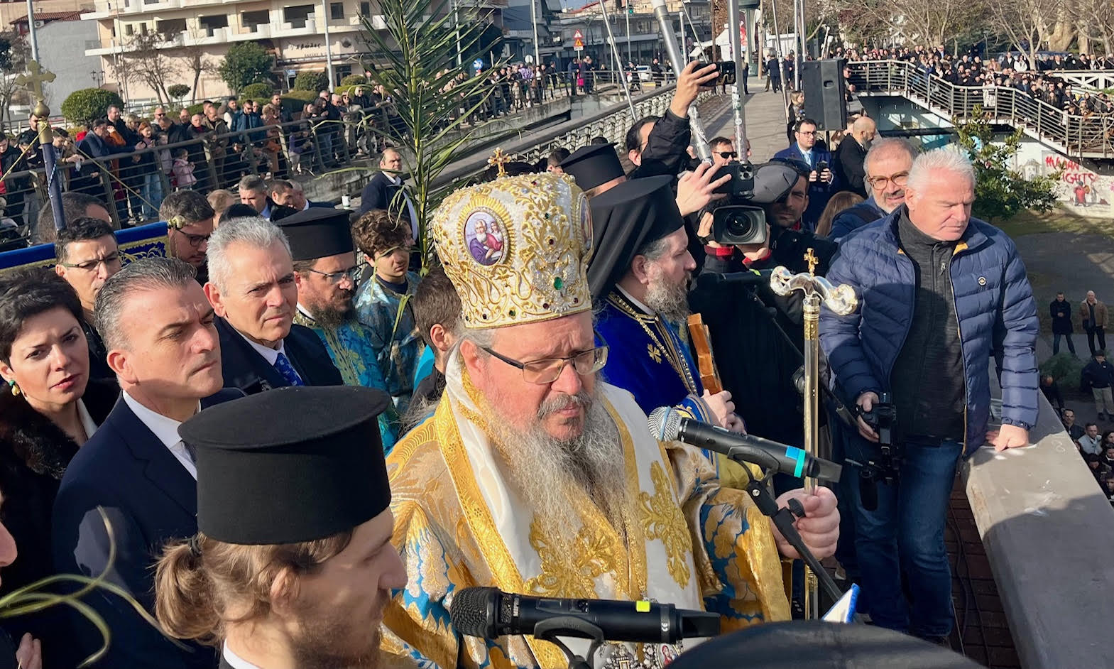 Μ. Χαρακόπουλος στον αγιασμό υδάτων: Να αναβαπτιστούμε στις διαχρονικές αξίες του ελληνισμού