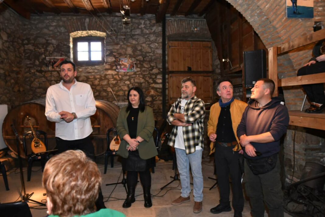 Πραγματοποιήθηκαν τα εγκαίνια της φωτογραφικής έκθεσης 35 χρόνια Καρναβάλι - Μπουρανί στον Τύρναβο