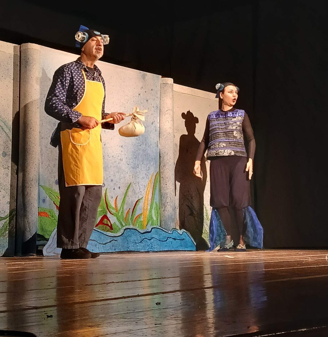 Παιδική θεατρική παράσταση το «Μαύρο Ψαράκι» πραγματοποιήθηκε στο πλαίσιο του Τυρναβίτικου Καρναβαλιού 2026