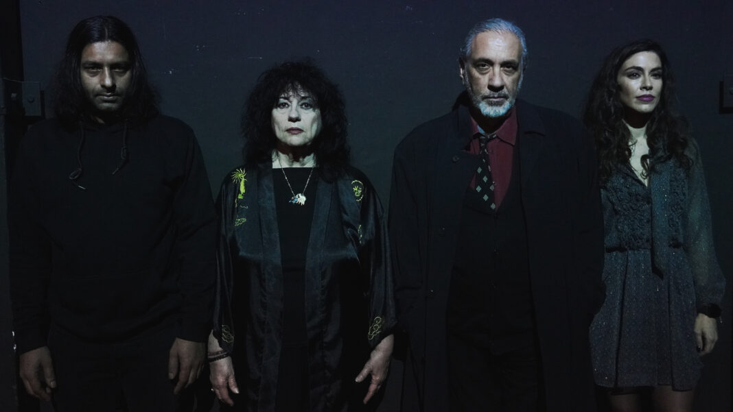 tholi mnimi «Μνήμη Θολή» Της Άννας Βαγενά