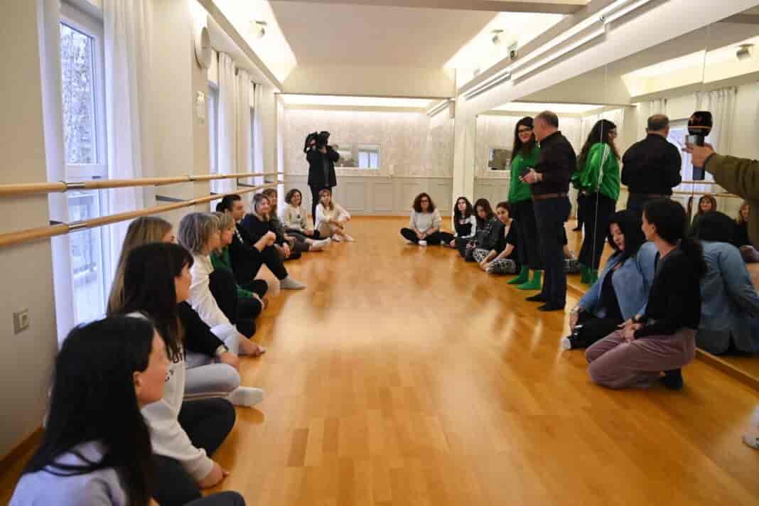 Η Περιφέρεια Θεσσαλίας άνοιξε χώρο διαλόγου και ενδυνάμωσης με το εργαστήριο «Σώματα Γυναικών» στη Λάρισα