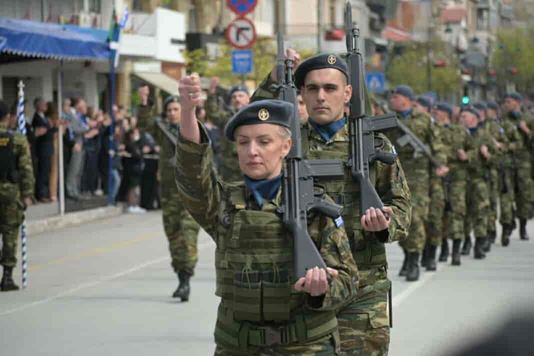 Γυναίκες στα χακί