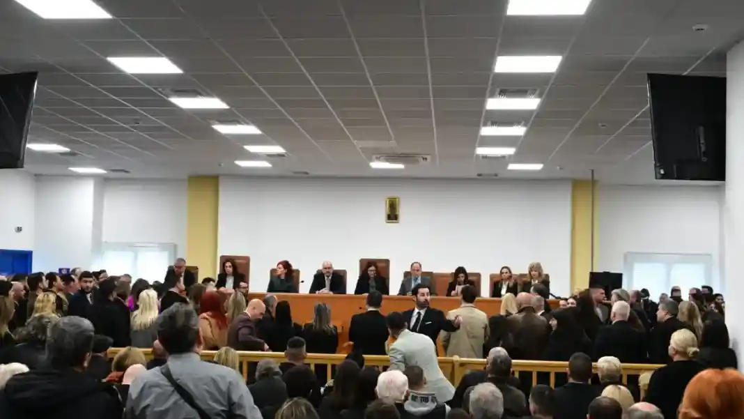 Σύλλογος Συγγενών Θυμάτων Τεμπών: Ζητά τη διεξαγωγή της δίκης σε άλλη αίθουσα
