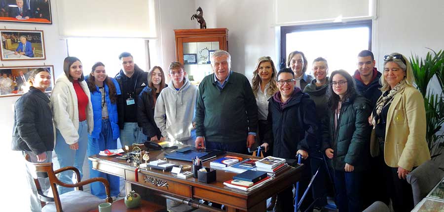 Μαθητές και μαθήτριες από το Λύκειο Νίκαιας στον Θανάση Νασιακόπουλο