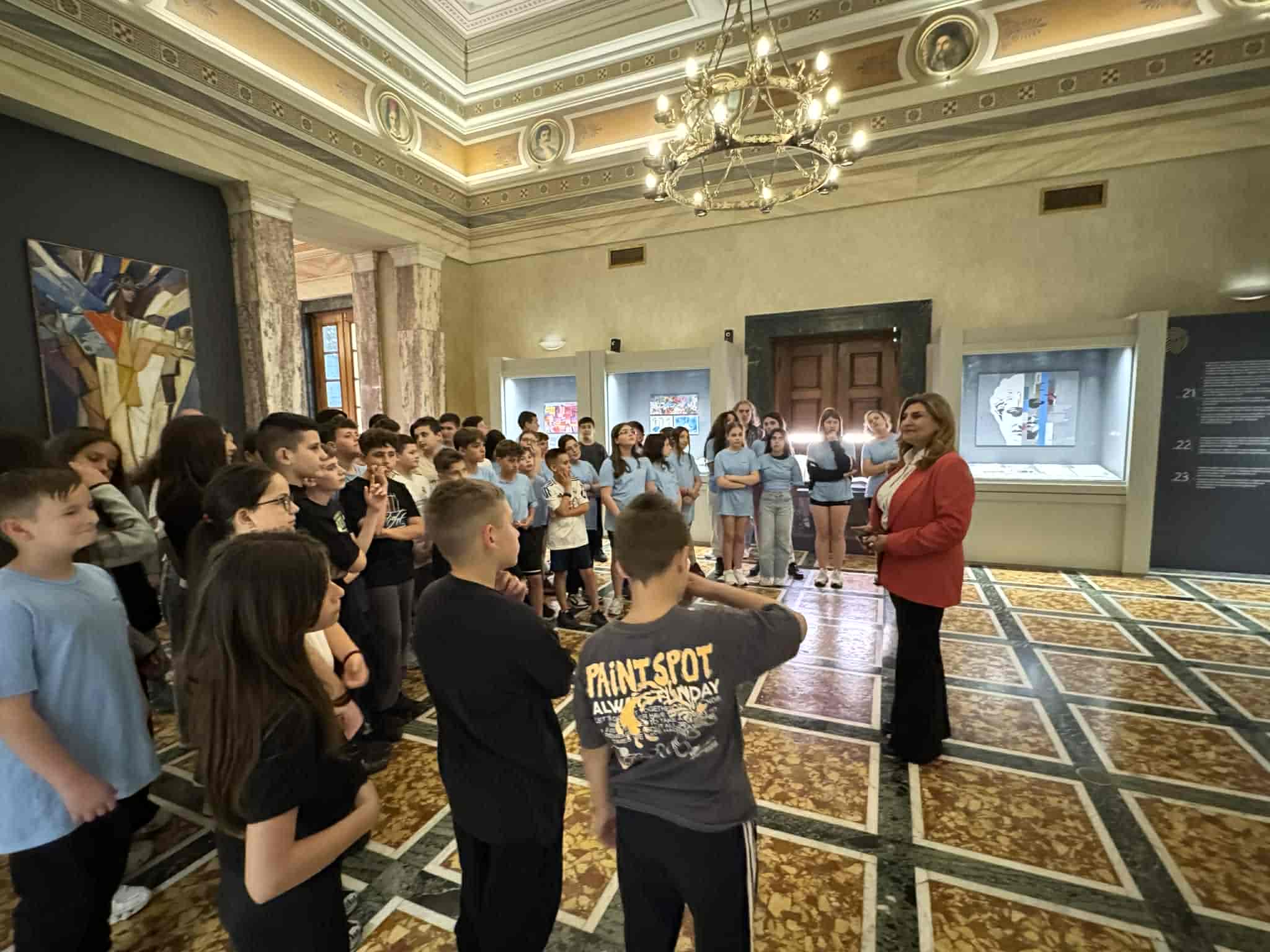 Ε. Λιακούλη με μαθητές & μαθήτριες Δημοτικών Σχολείων Λάρισας στη Βουλή: «Η επίσκεψη των παιδιών μας στη Βουλή, μου κρατάει ζωντανή την ελπίδα ! »
