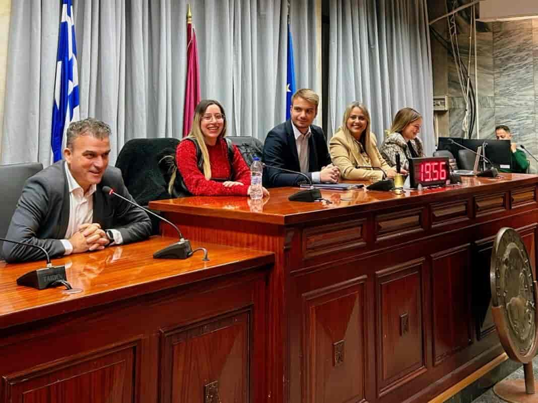 Dimotiko symvoulio neolaias