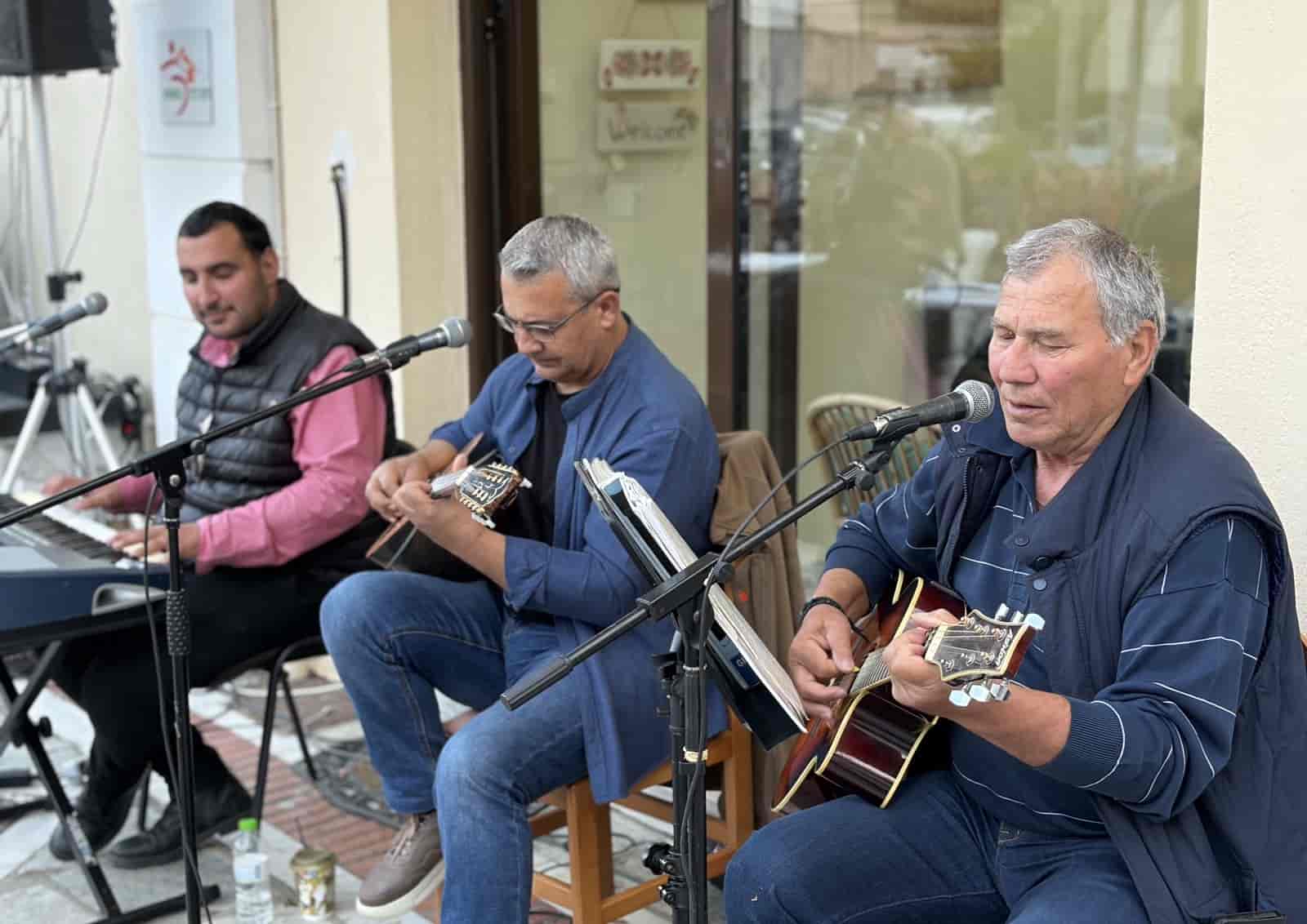 Εγκαινιάστηκε το ανακαινισμένο ΚΑΠΗ Τυρνάβου – Μαζική συμμετοχή και
αισιοδοξία για τη νέα λειτουργία