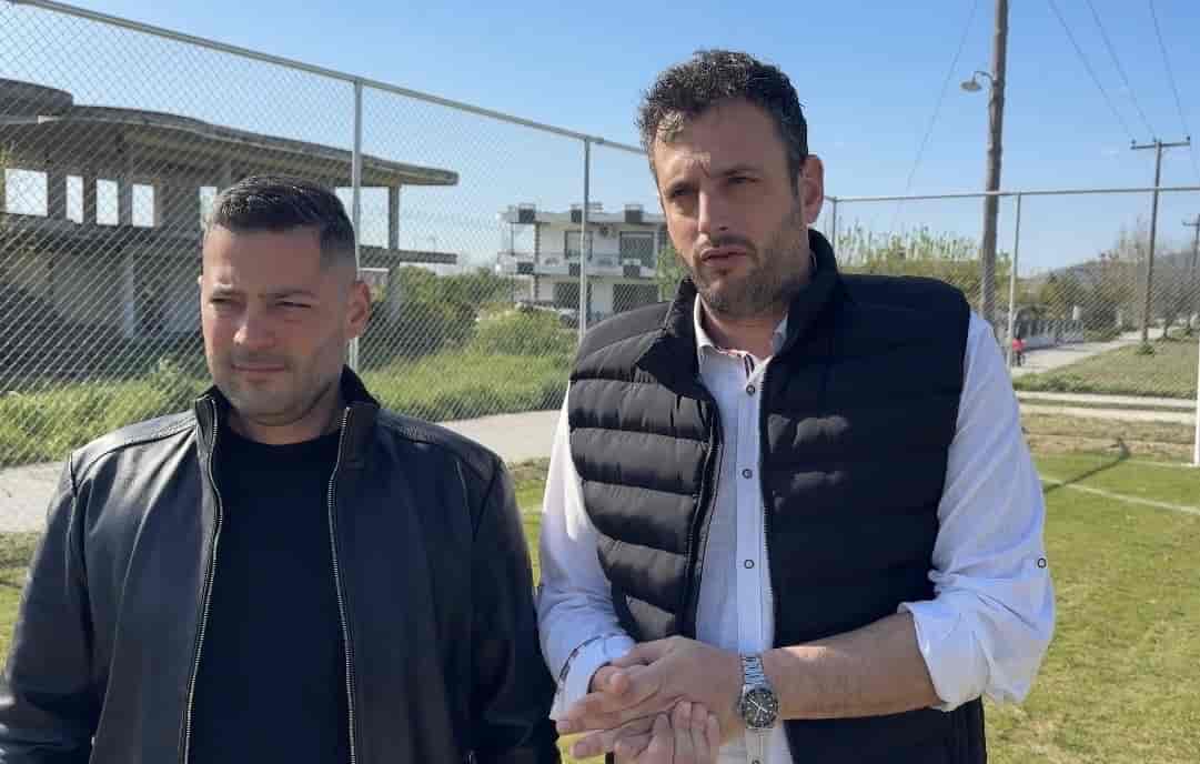 Επίσκεψη Δημάρχου Τυρνάβου στο νέο γήπεδο 5×5 στον οικισμό Ρομά