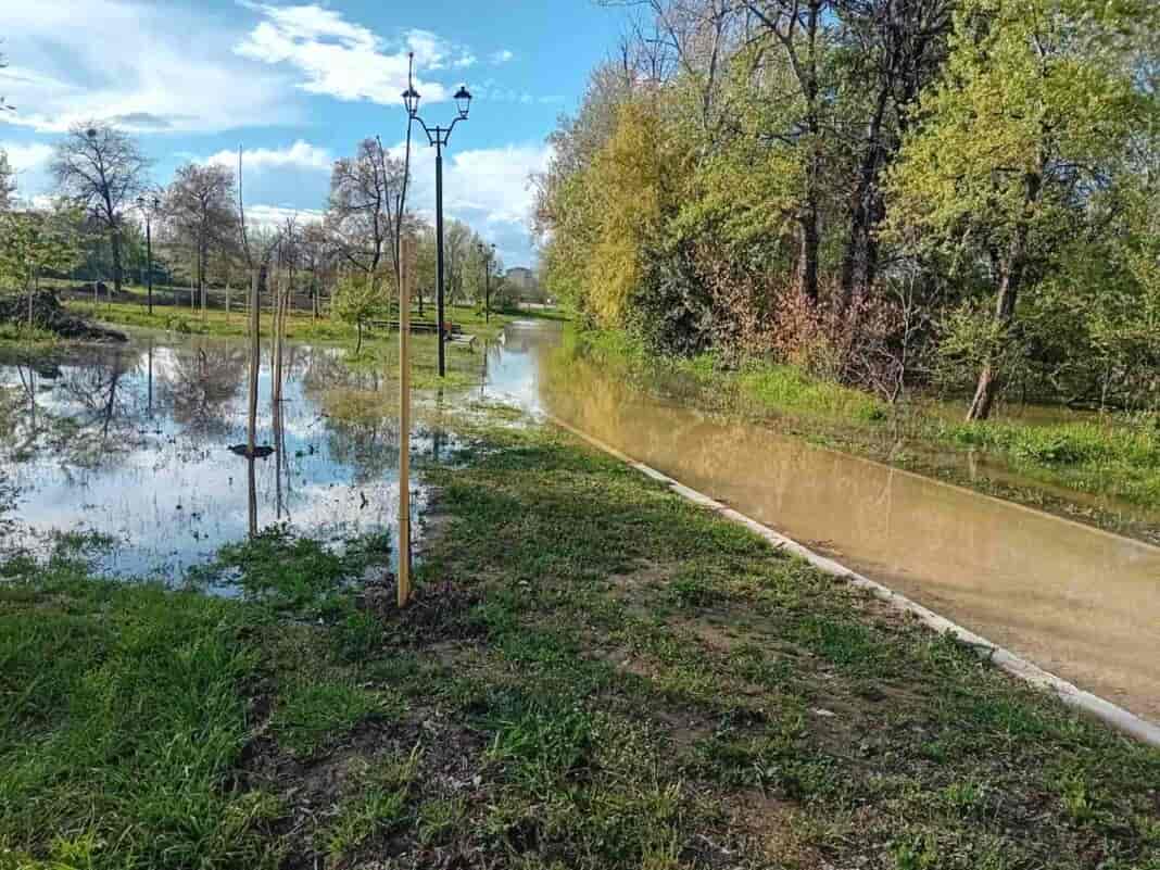 Pineios4 Κλειστές δίοδοι στην εσωτερική κοίτη του Πηνειού, λόγω υπερχείλισης