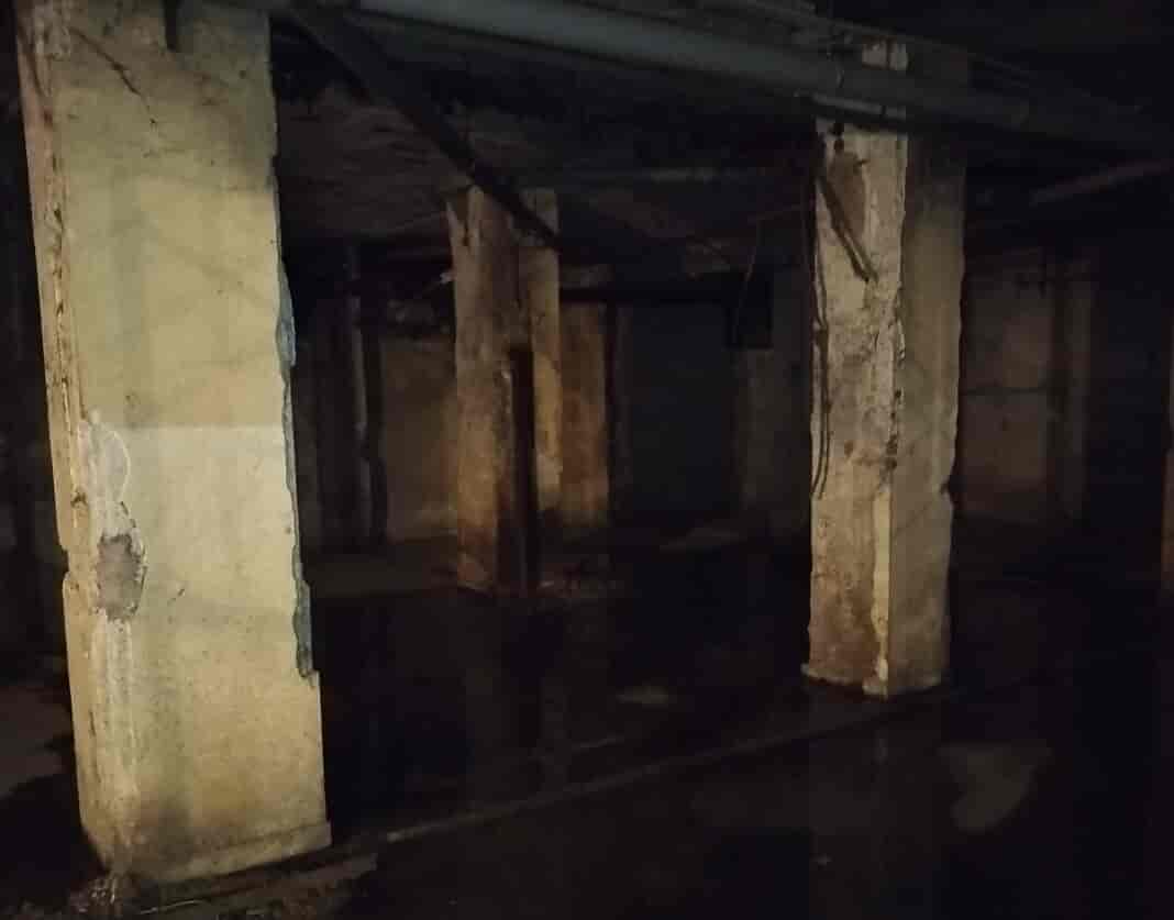 Άθλια η κατάσταση του υπογείου στο κτίριο της Περιφέρειας στα Τρίκαλα