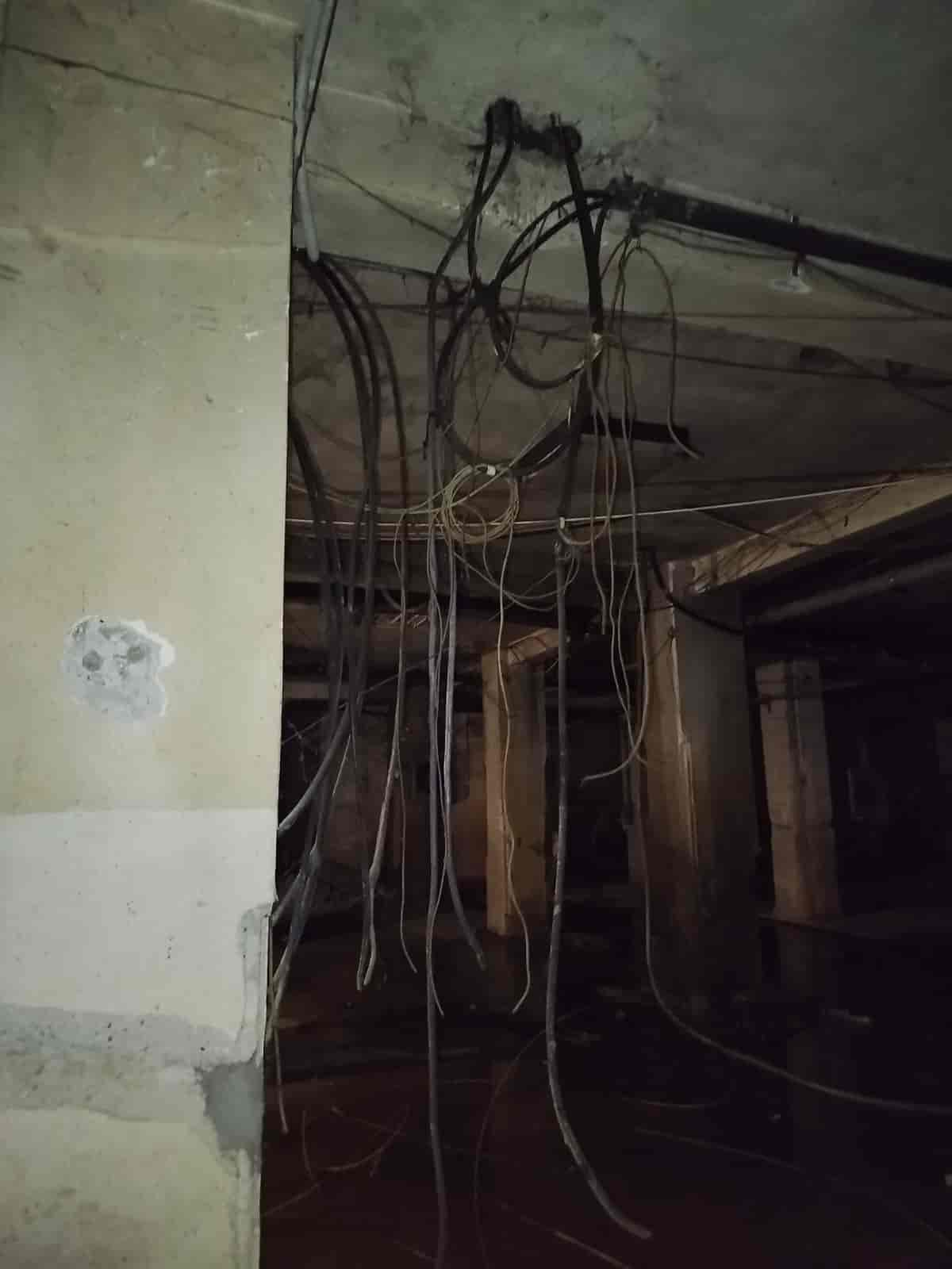 Άθλια η κατάσταση του υπογείου στο κτίριο της Περιφέρειας στα Τρίκαλα