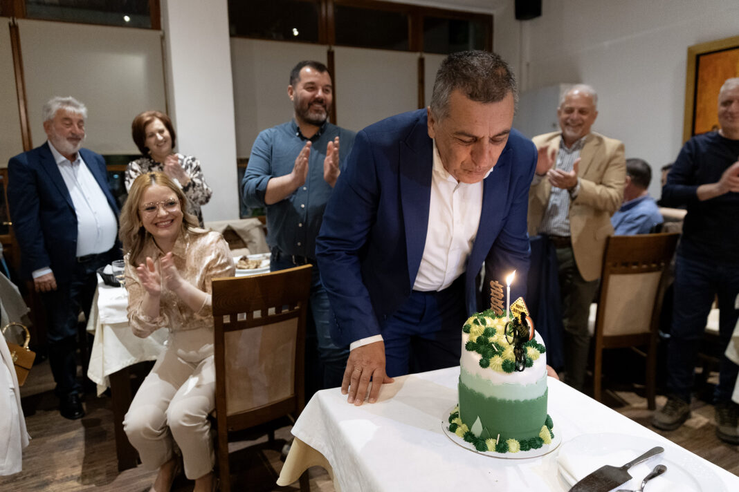 0 Σε εγκάρδιο κλίμα τα γενέθλια του Περιφερειάρχη Θεσσαλίας Δημήτρη Κουρέτα