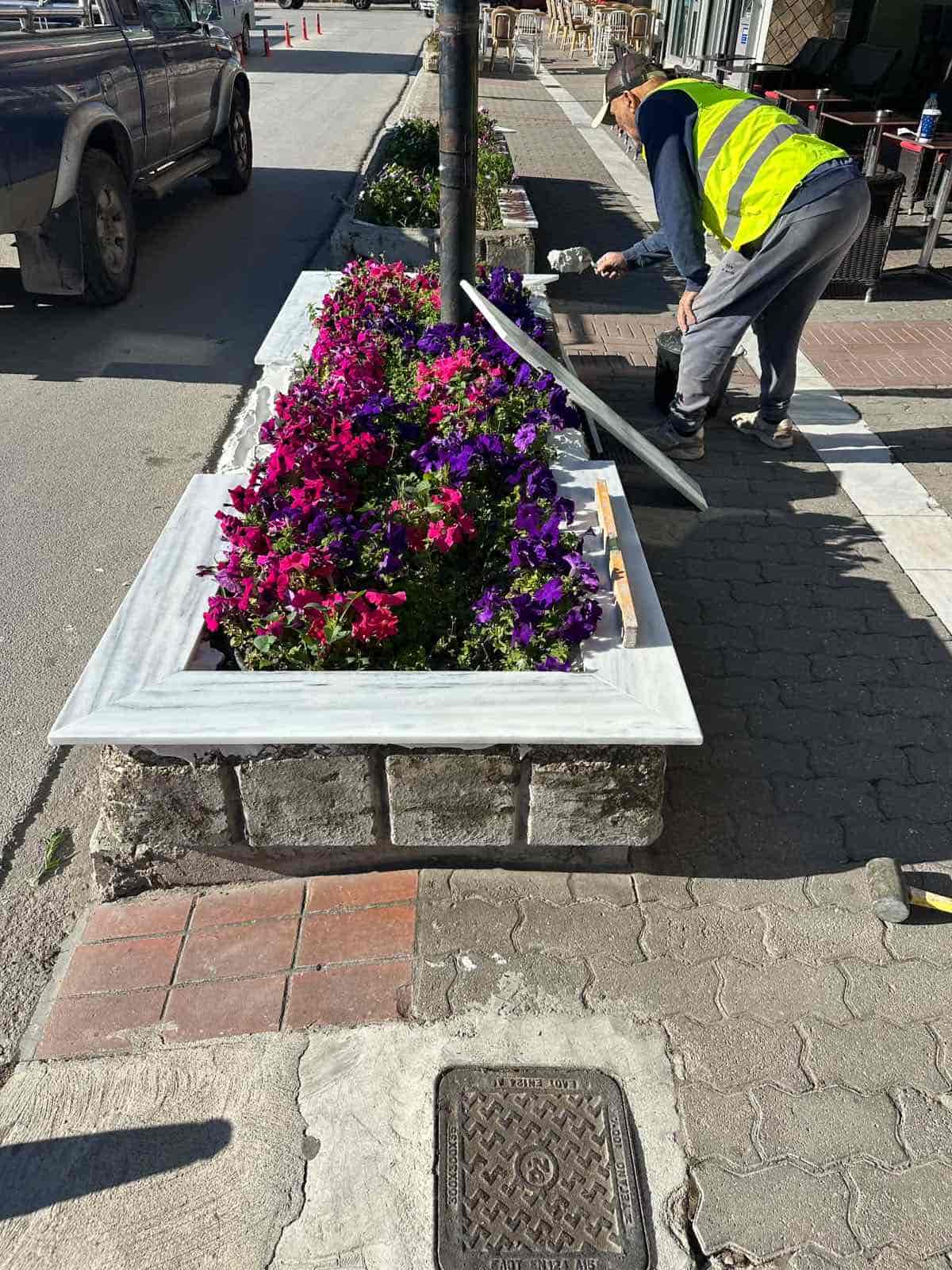 Παρεμβάσεις αποκατάστασης και αναβάθμισης κοινόχρηστων χώρων από τον
Δήμο Τυρνάβου
