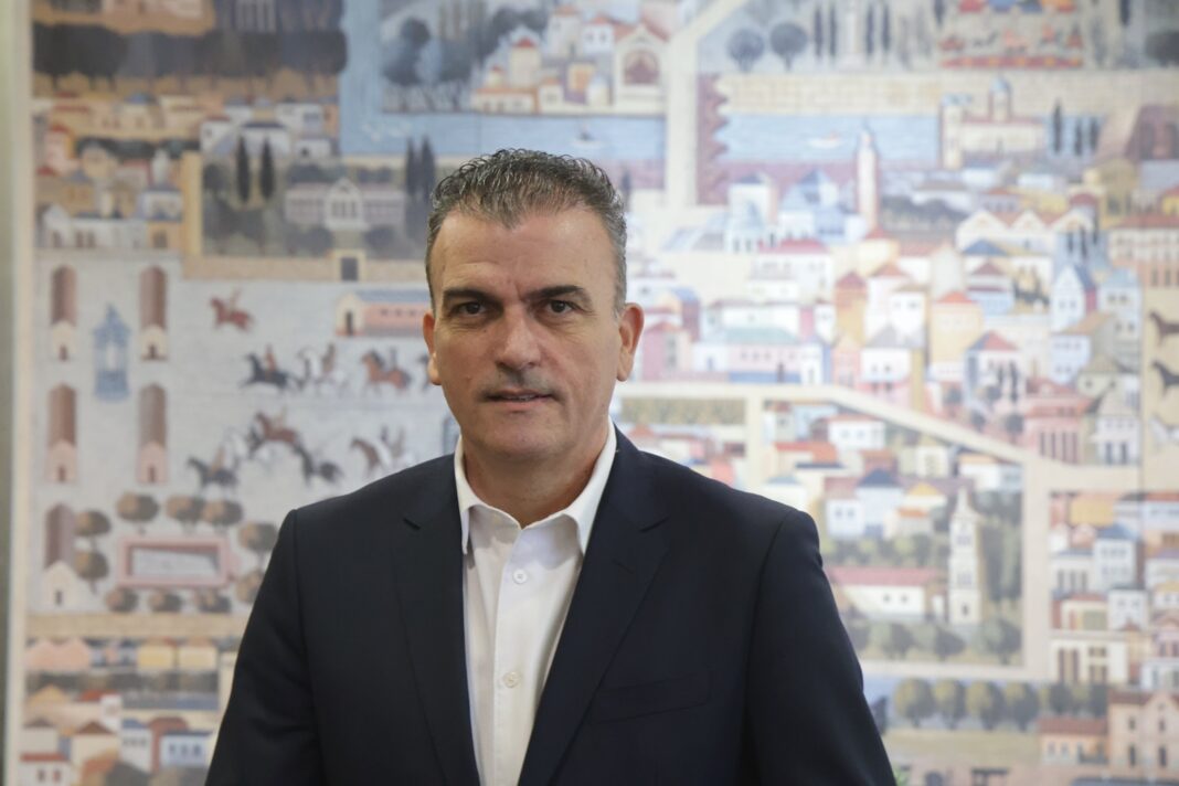 Mamakos-portrait-politeia