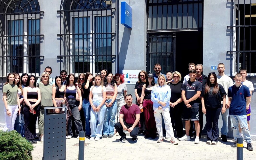 epal turnavou mathiteia (1) Διδακτική επίσκεψη των μαθητευόμενων του ΕΠΑΛ Τυρνάβου στο Κέντρο Κοινότητας του Δήμου Τυρνάβου.