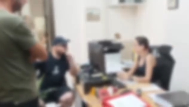 video(2) Παρέμβαση από τον Ρουβίκωνα στην Διεύθυνση Επιθεώρησης Εργασίας Κεντρικής Ελλάδας στην Λάρισα