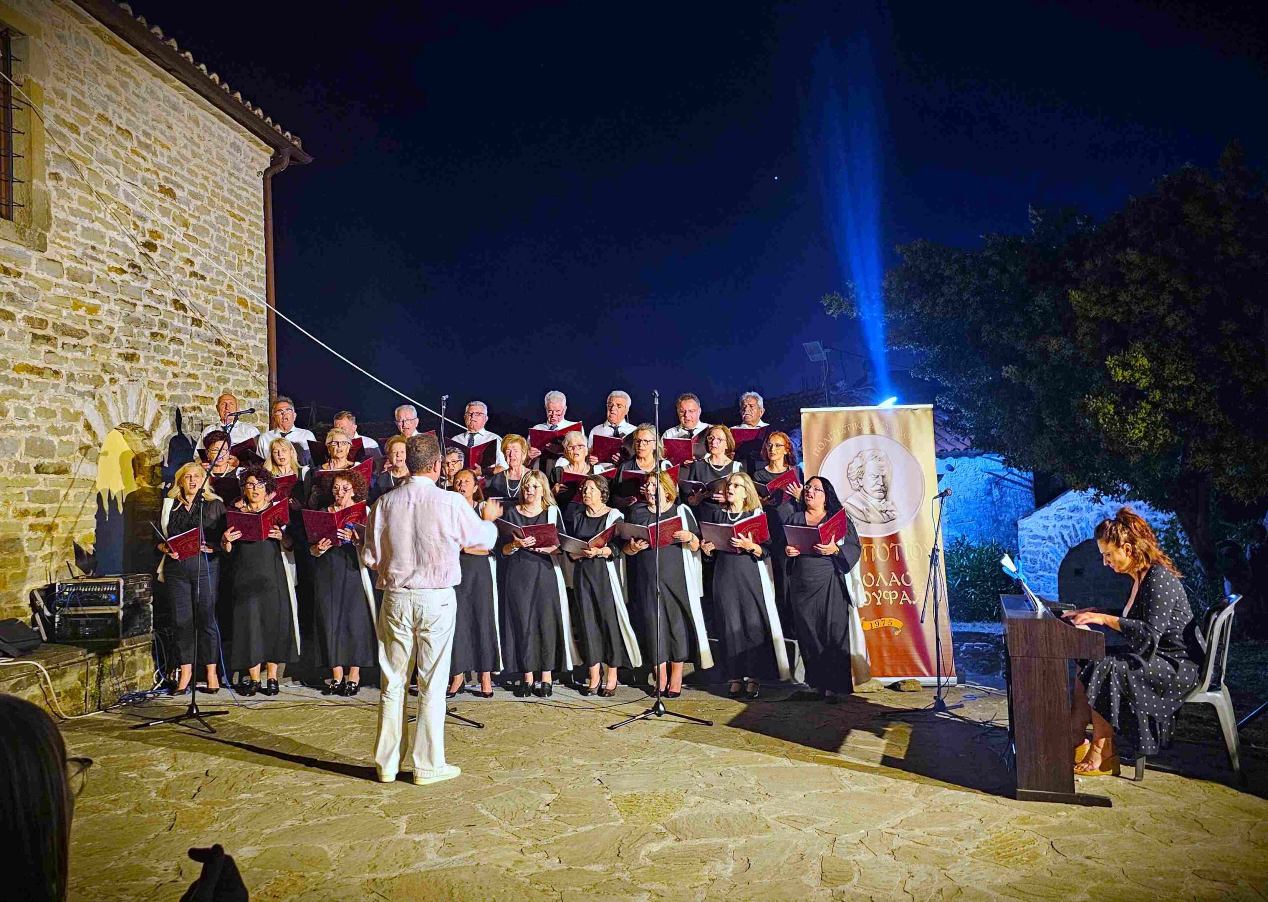 Επιτυχημένη εμφάνιση στην Άρτα από τη Δημοτική Χορωδία Φαρσάλων
