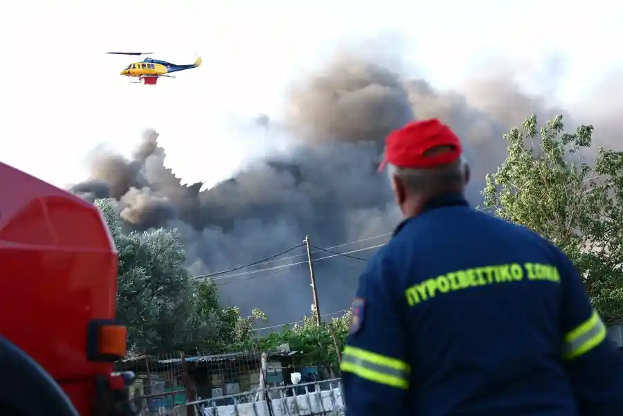7021062 Σε πλήρη εξέλιξη βρίσκεται η μεγάλη πυρκαγιά που ξέσπασε χθες (4/7) στην περιοχή του Ωραιοκάστρου Θεσσαλονίκης,