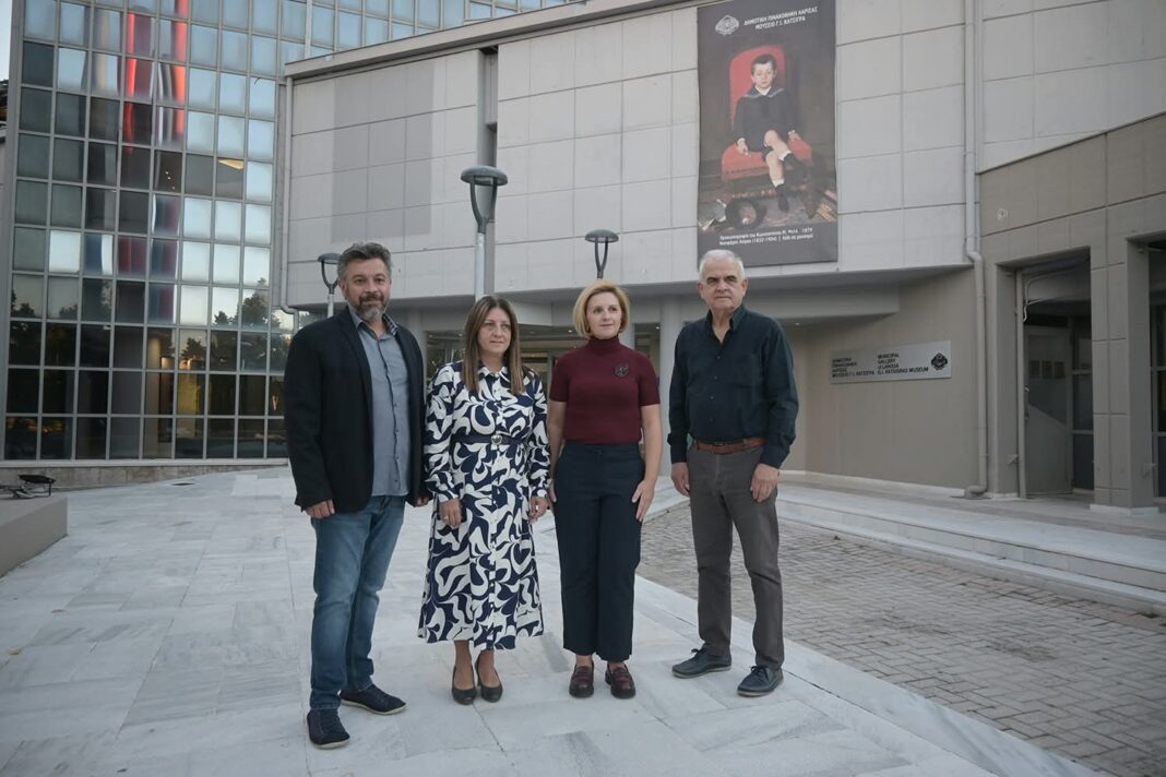στο Αμφιθέατρο της Πινακοθήκης Λάρισας